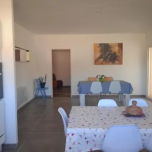 Villa La Des Muriers Tres Spacieuse Dans Un Environnement Calme, Malause